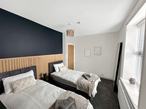 Desk, iron/ironing board, WiFi, bed sheets