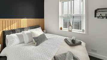 Iron/ironing board, WiFi, bed sheets