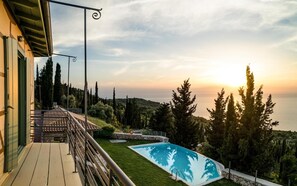 Pool - Villa Melivaro: Sea View, Private Pool & Wi-Fi in Tsoukalades (Tsoukaladhes)