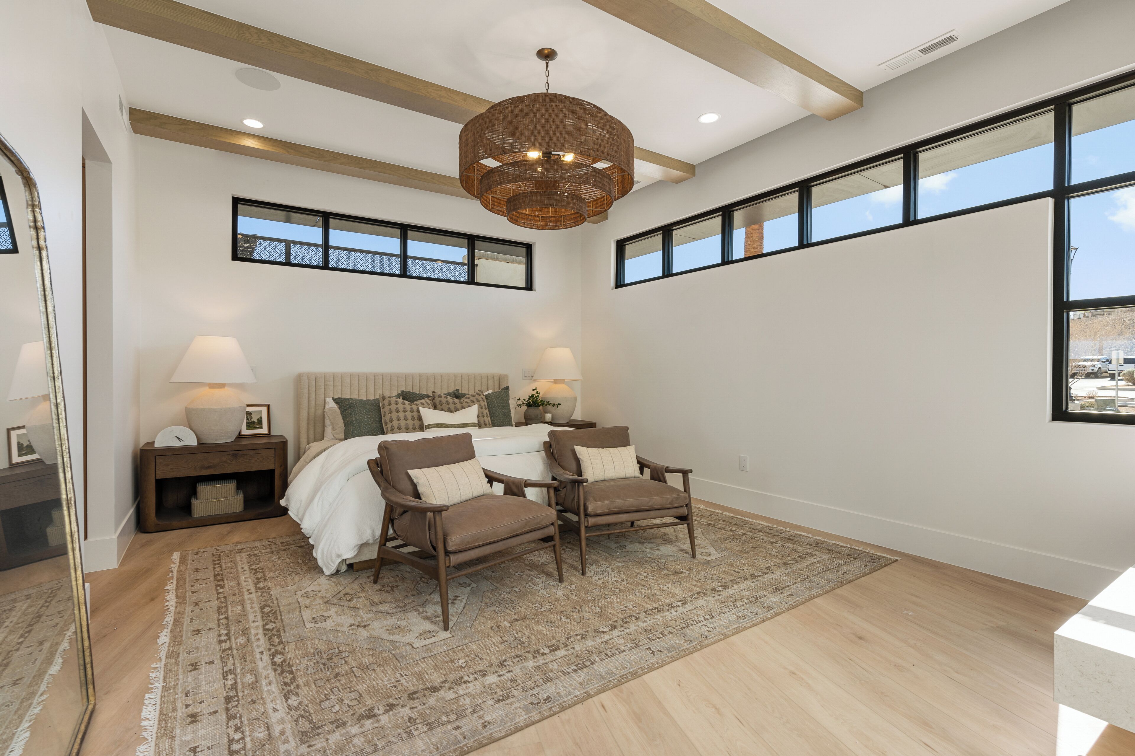 8 bedrooms, desk, iron/ironing board, travel cot