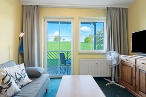 TV - Apartment with Garden View (Spalt)