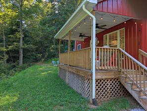 Terrace/patio - Little Red Cabin on 60 Acres with private National Forest Access, pond, fire pit (Criders)