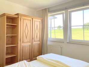 Iron/ironing board, WiFi, bed sheets - Apartment with Garden View K1 206 (Spalt)