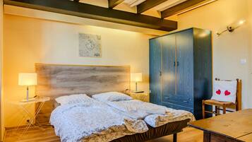 BĂŒgeleisen/BĂŒgelbrett, WLAN, BettwĂ€sche