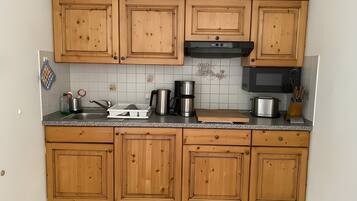 Fridge, microwave, stovetop, coffee/tea maker