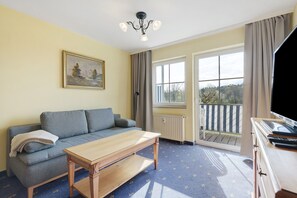 TV - Superior Apartment with Lake View K2 (Spalt)