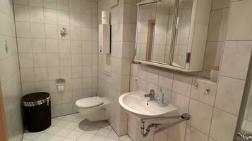 Bruser, hårtørrer, håndklæder