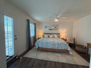 Tabla de planchar con plancha, Internet, ropa de cama