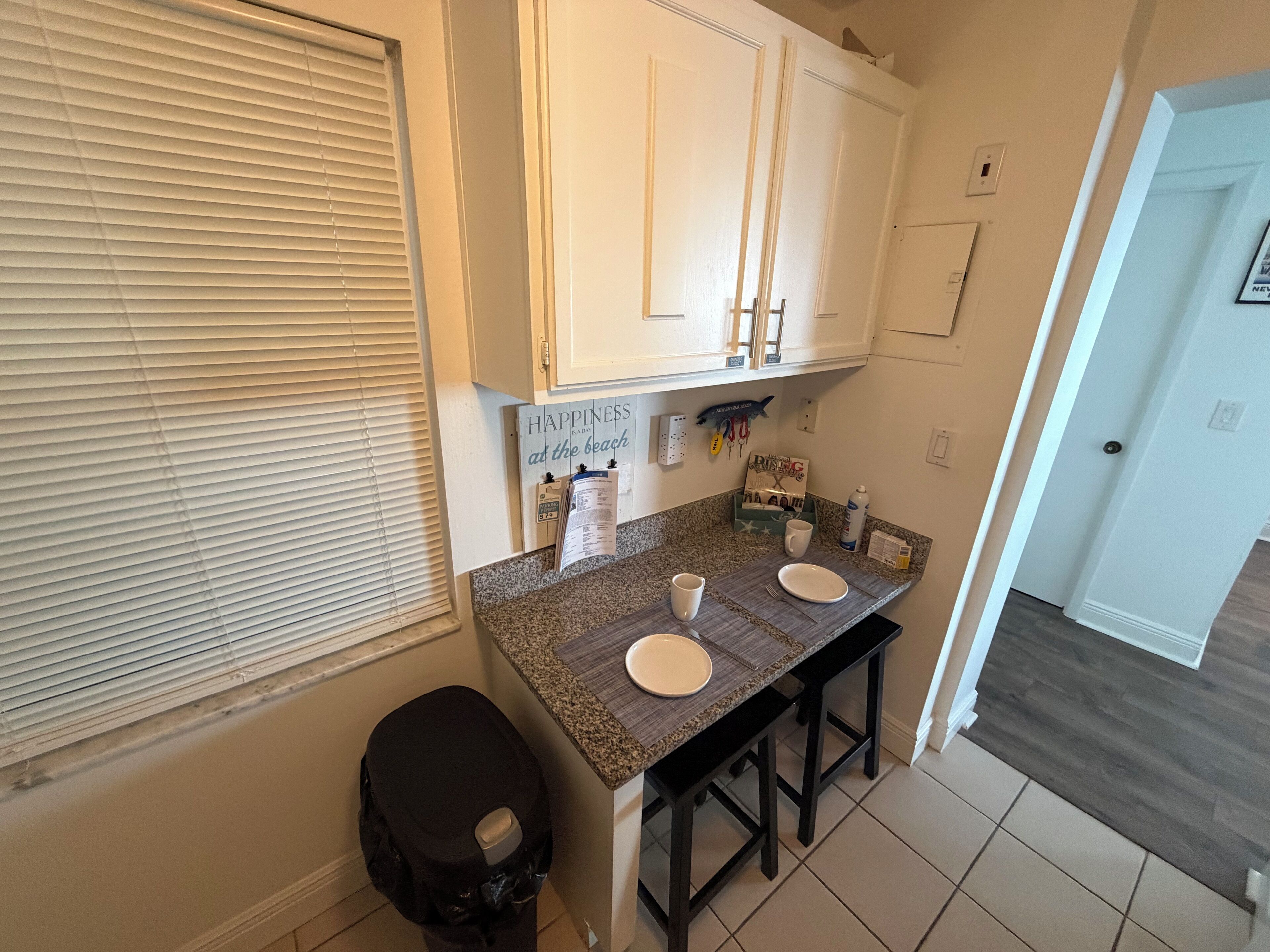 Secador de pelo, toallas, jabón, papel higiénico