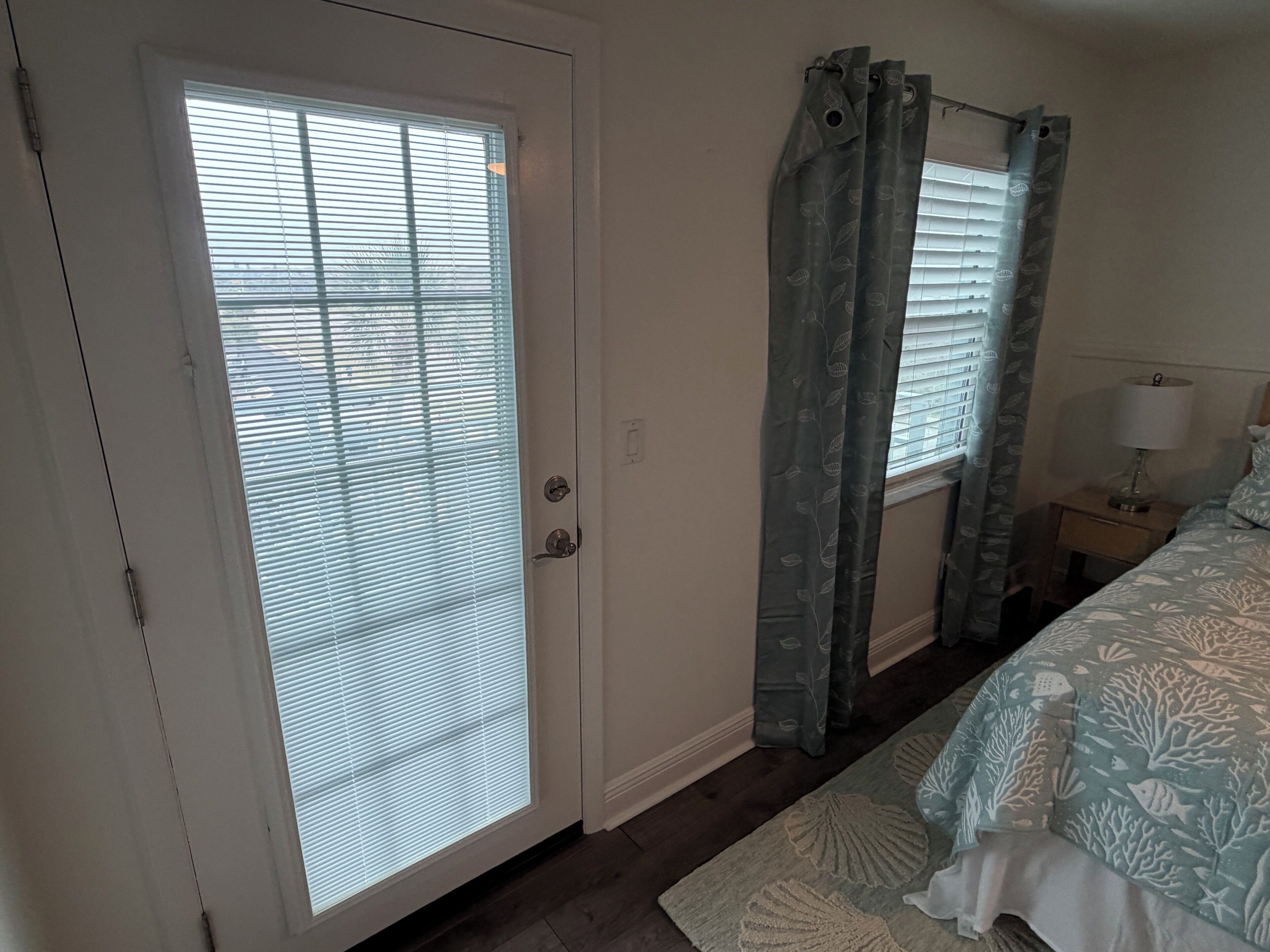 Fer et planche à repasser, accès Internet, draps fournis