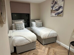 Bügeleisen/Bügelbrett, WLAN, Bettwäsche