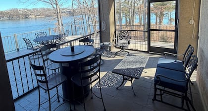 Spacious 5-bedroom house in Sunrise Beach w Private Dock & Private Pool