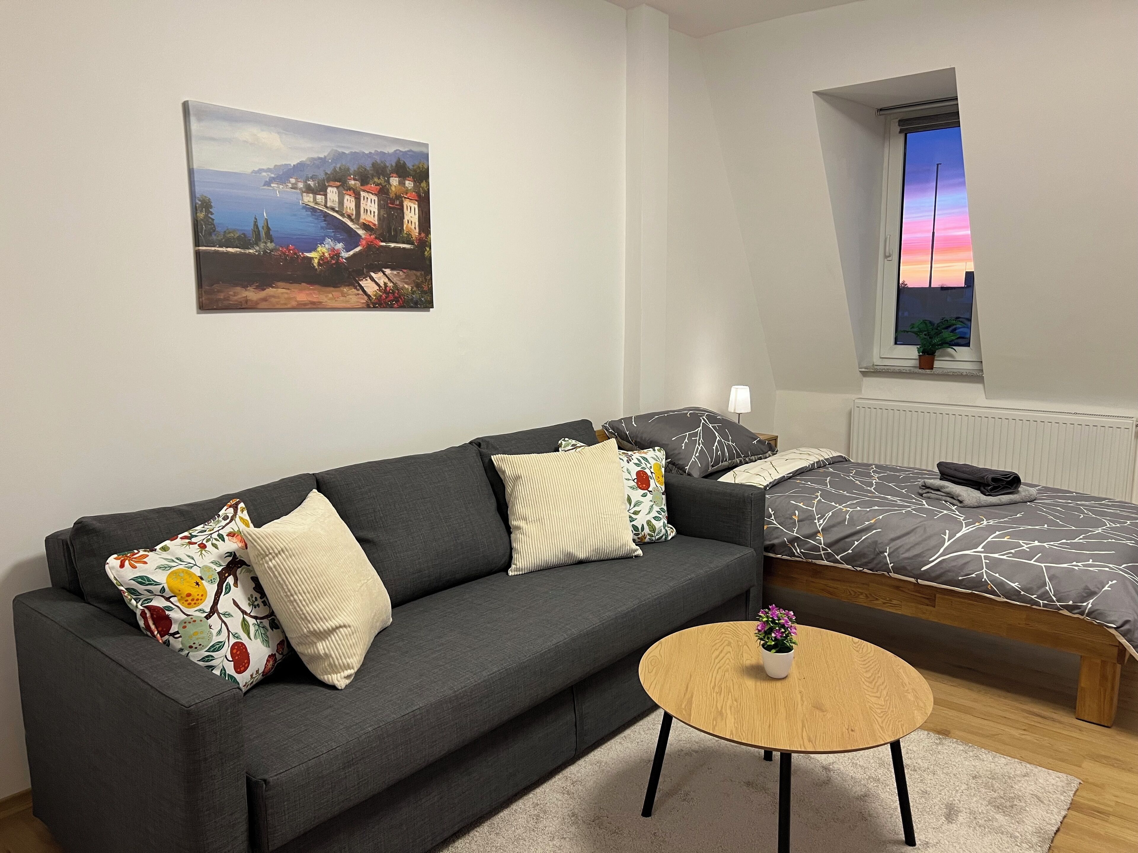 3 bedrooms, desk, iron/ironing board, free WiFi