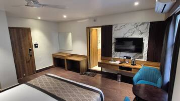 Phòng đôi Tiêu chuẩn | Khu vực làm việc phù hợp cho laptop