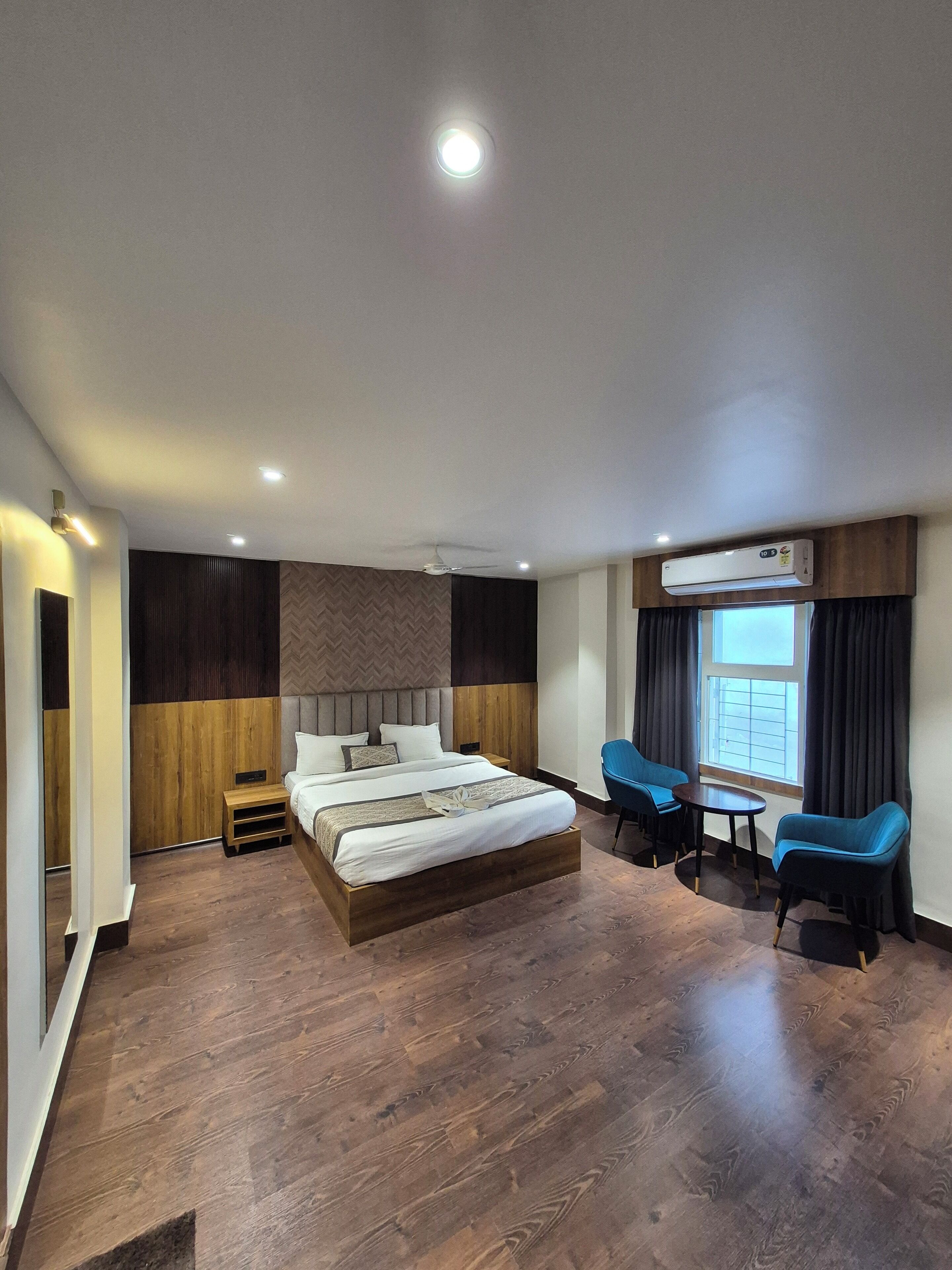 Espacio para trabajar con laptop y wifi gratis 