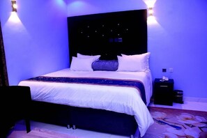 家庭客房, 露台, 城市景 | 書桌、手提電腦工作空間、遮光窗簾/窗簾、隔音