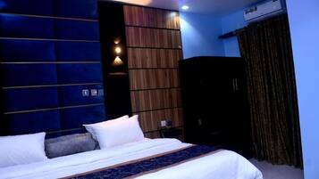 Family Room, Balcony, City View | Desk, laptop workspace, blackout drapes, soundproofing