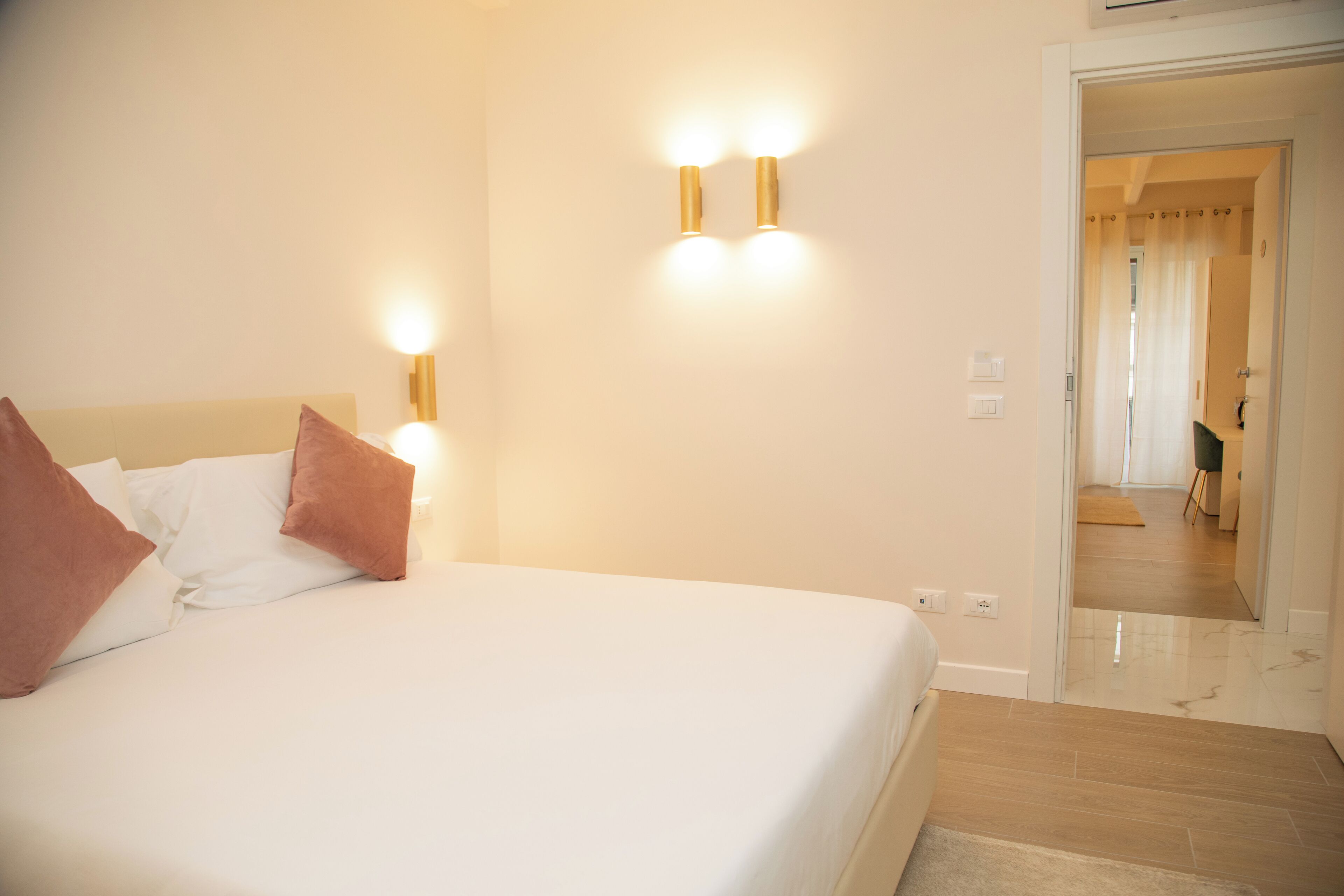 Double Room | In-room safe, desk, laptop workspace, iron/ironing board