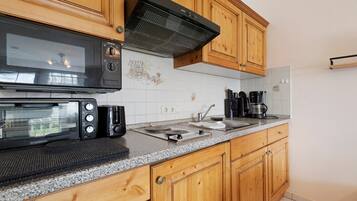 Fridge, microwave, stovetop, coffee/tea maker