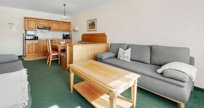 Deluxe Apartment with Lake View K3