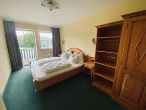 Iron/ironing board, WiFi, bed sheets - Deluxe Apartment with Lake View K3 (Spalt)