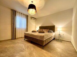 3 bedrooms, in-room safe, iron/ironing board, free WiFi - Villa Olivija - Dream beachfront apartment for 8 people! (Stara Novalja)