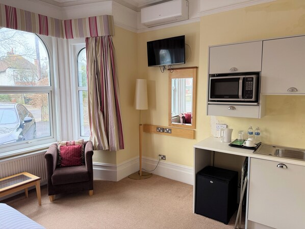 In-room safe, desk, laptop workspace, iron/ironing board