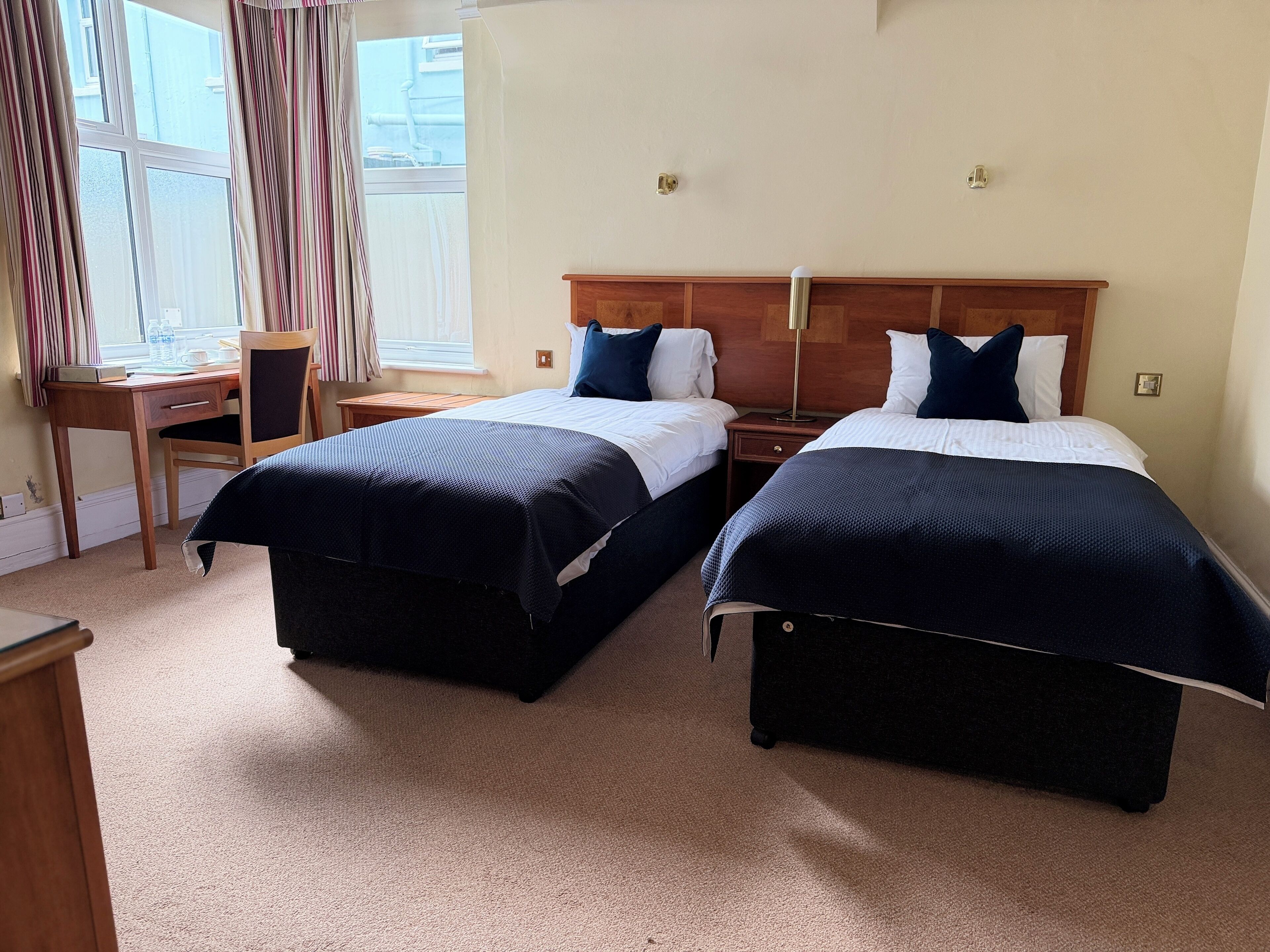 Coffres-forts dans les chambres, bureau