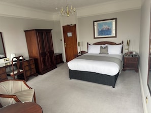 In-room safe, desk, laptop workspace, iron/ironing board - The Windsor House Hotel (Worthing)
