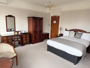 In-room safe, desk, laptop workspace, iron/ironing board - The Windsor House Hotel (Worthing)