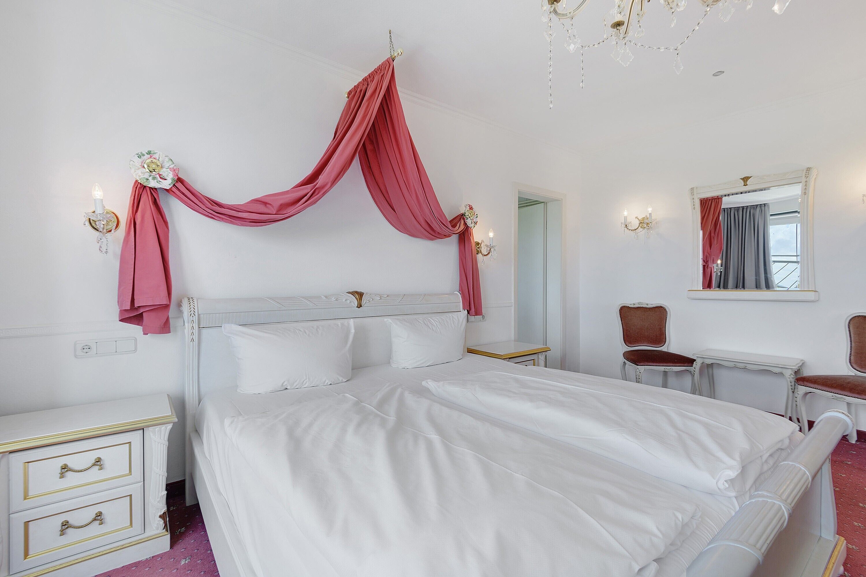 Tabla de planchar con plancha, wifi y ropa de cama 