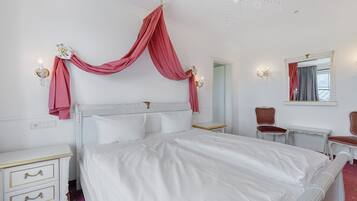 Tabla de planchar con plancha, wifi y ropa de cama