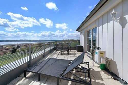 Apartment „Romantik-Suite mit Whirlpool“, Seeblick, privater Terrasse & WLAN