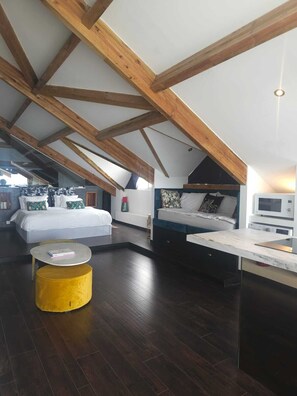 1 bedroom, iron/ironing board, WiFi, bed sheets - Beach Front Loft in Grand Case - Sea View (Grand Case)