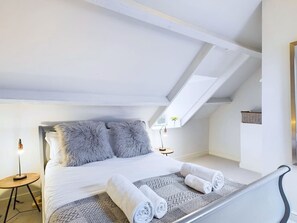 Iron/ironing board, travel cot, WiFi, bed sheets - Cosy Cottage in Moreton-in-Marsh (Gloucestershire)