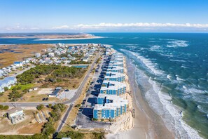 On the beach - Captain's Quarters | Oceanfront Condo (North Topsail Beach)