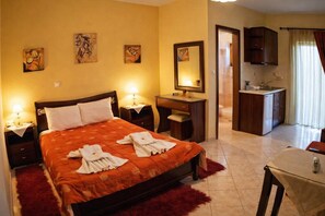 Desk, WiFi, bed sheets