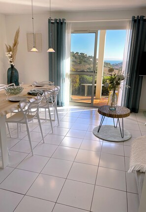 Dining - Les Vigies -T4 vue mer-terrasse-parking-6 pers (Collioure)