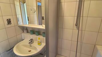 Ducha, secador de pelo, toallas