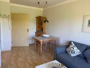 TV - Dog-Friendly Apartment H1 005 (Spalt)