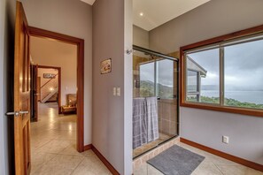 Interior - A serene escape with astounding Views of Lake Arenal and Arenal Volcano (Tronadora)