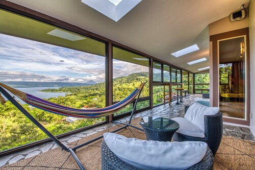 A serene escape with astounding Views of Lake Arenal and Arenal Volcano