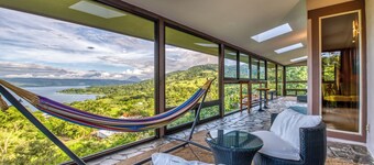 A serene escape with astounding Views of Lake Arenal and Arenal Volcano