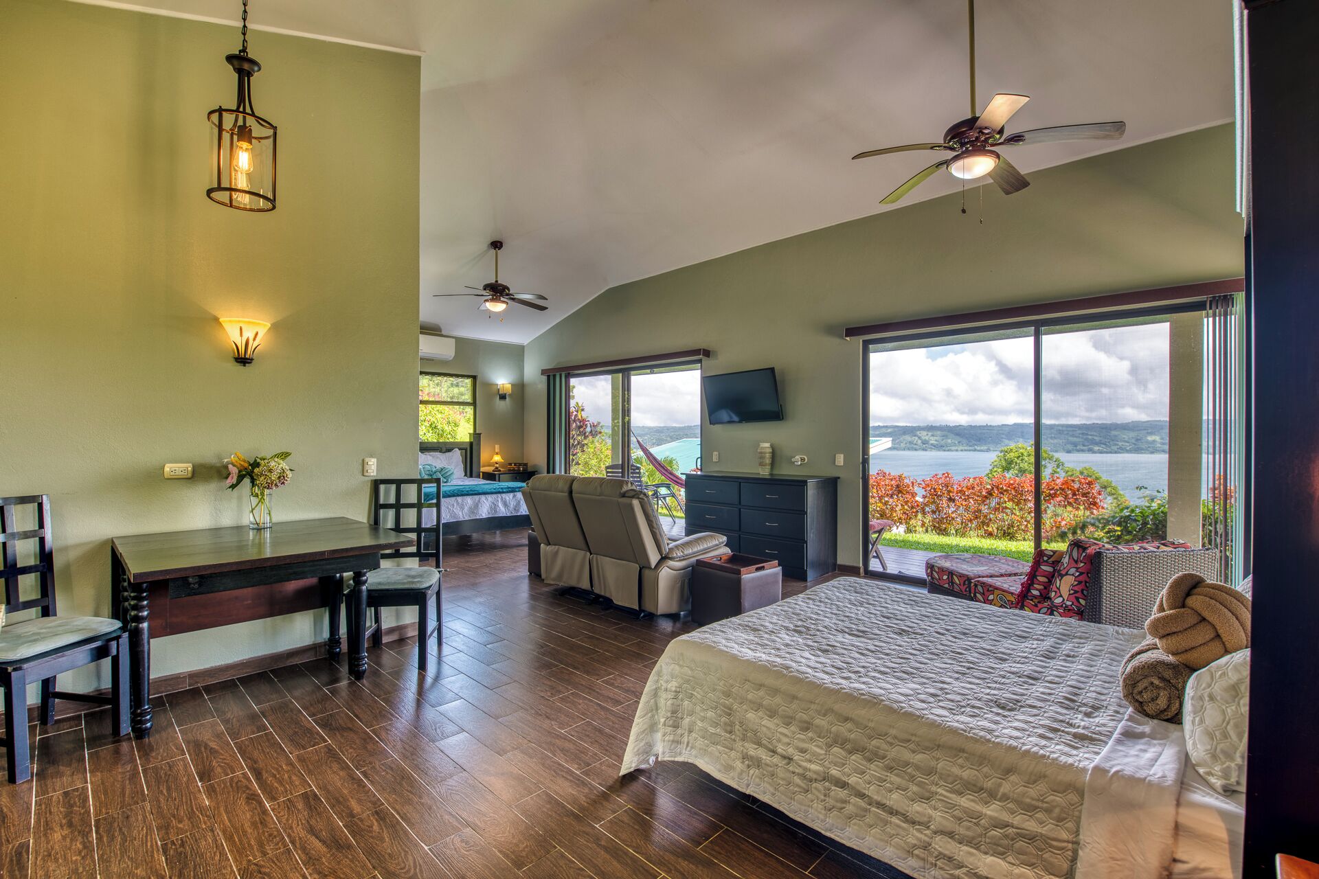 1 chambre, fer et planche à repasser, lit parapluie, Wi-Fi gratuit