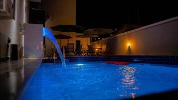 Deluxe appartement, balkon, uitzicht op stad | Zwembad