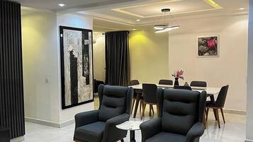 Deluxe appartement, balkon, uitzicht op stad | Interieur