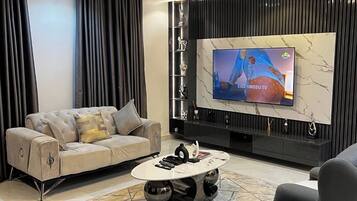 Deluxe appartement, balkon, uitzicht op stad | Woonruimte