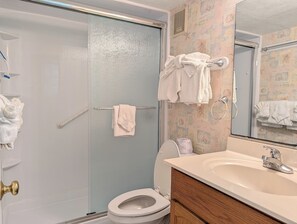 Bathroom - 1 BR Direct Oceanfront Condo| Myrtle Beach Resort B0204 (Myrtle Beach)