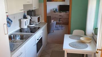 冰箱、微波炉、烤箱、炉灶