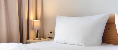 1 dormitorio, tabla de planchar con plancha, wifi y ropa de cama